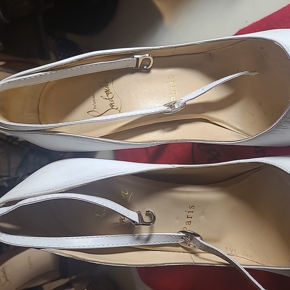 Christian Louboutin - Picture 10 of 10